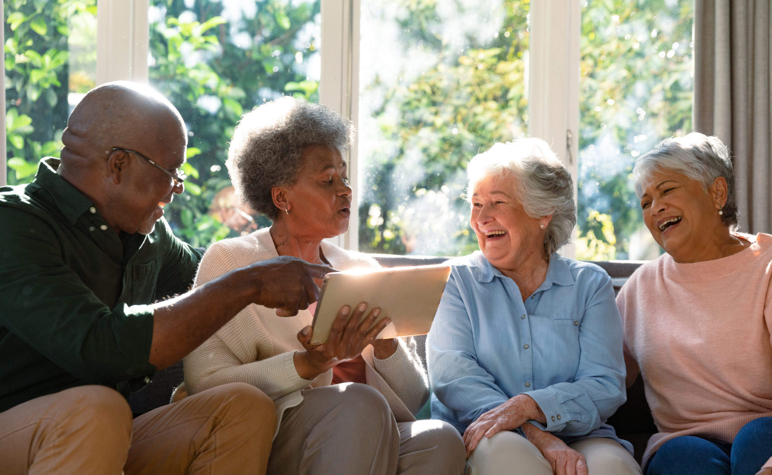You are currently viewing 5 Tips to Help Seniors Tell Their Life Stories and Preserve Their Memories